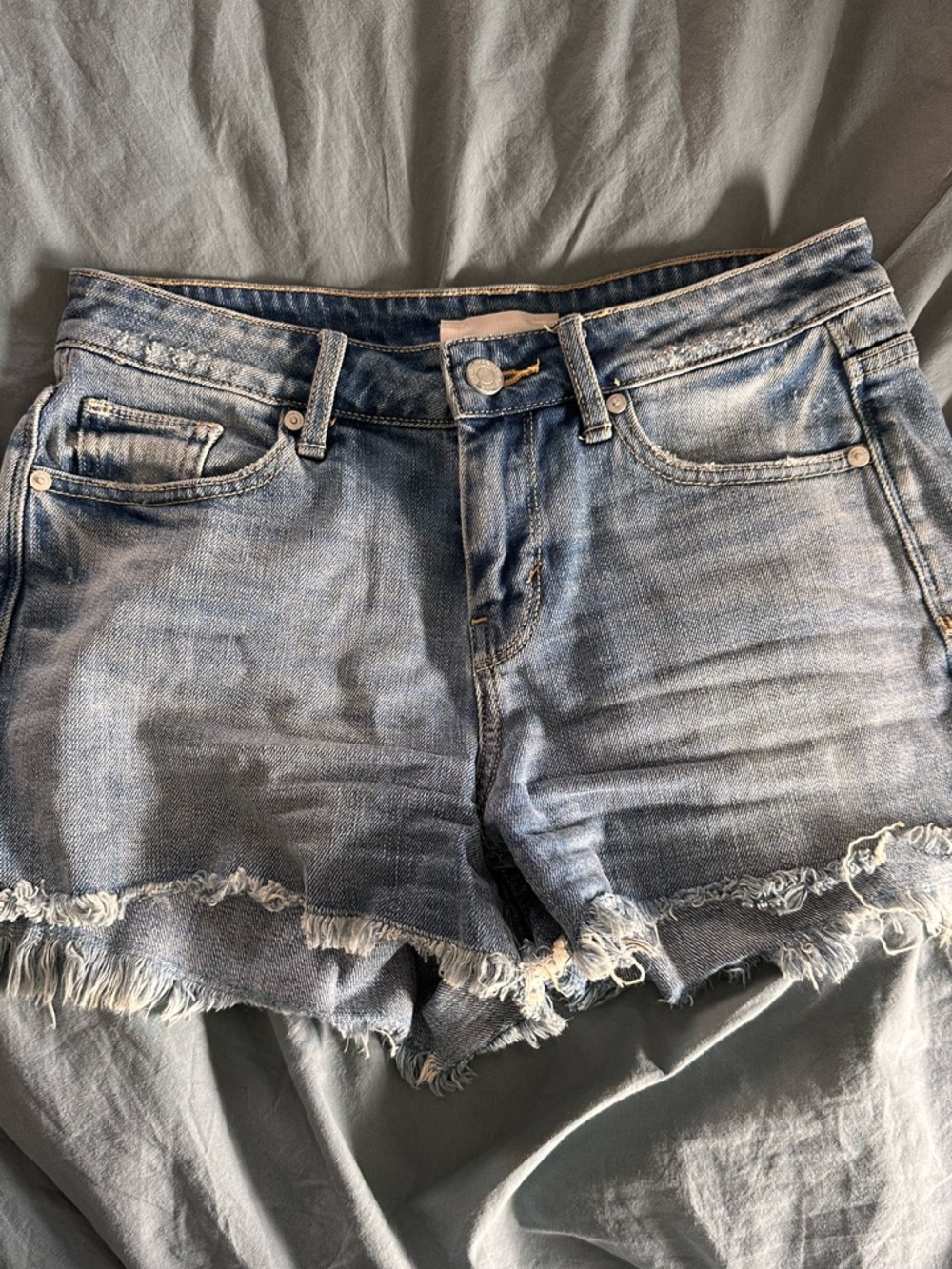 Habitual Frayed Hem Light Wash Denim Shorts -  Women's Jean Shorts size 25